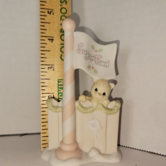 Precious Moments Sugar Town Flag Pole Figurine Enesco 184136 1996 - Picture 7 of 9